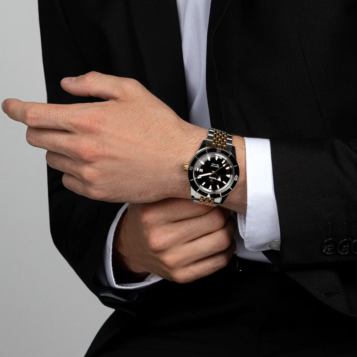 Rado - Captain Cook 42 mm Two Tone Automatic - R32138153 - Image 4